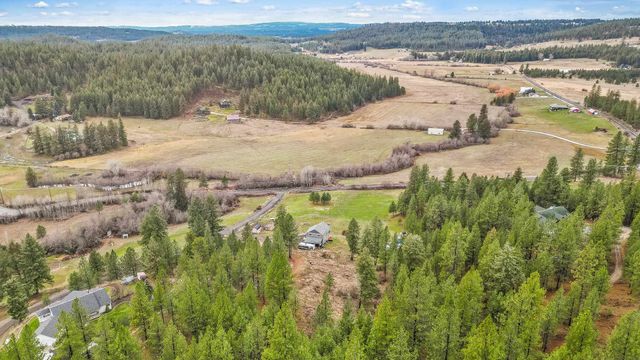 12611 E Big Meadows Rd, Chattaroy, WA 99003