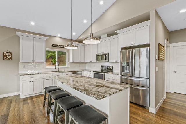 12611 E Big Meadows Rd, Chattaroy, WA 99003