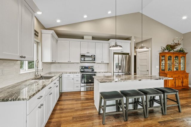 12611 E Big Meadows Rd, Chattaroy, WA 99003
