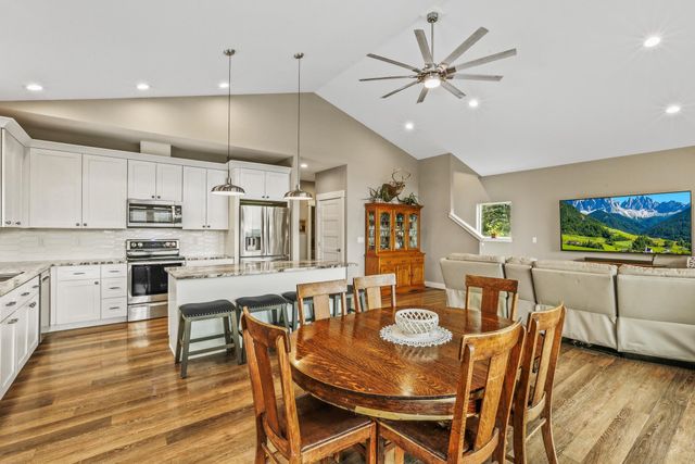 12611 E Big Meadows Rd, Chattaroy, WA 99003