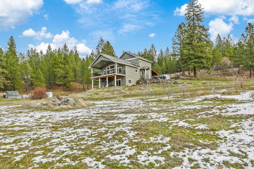 12611 E Big Meadows Rd, Chattaroy, WA 99003