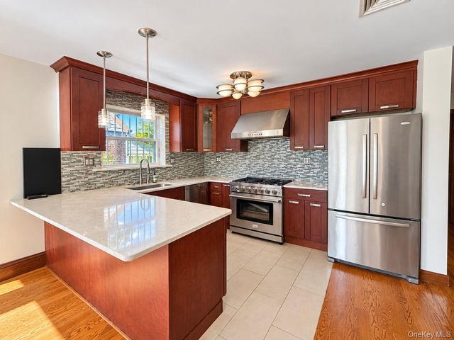 249-75 57th Avenue, Little Neck, NY 11362