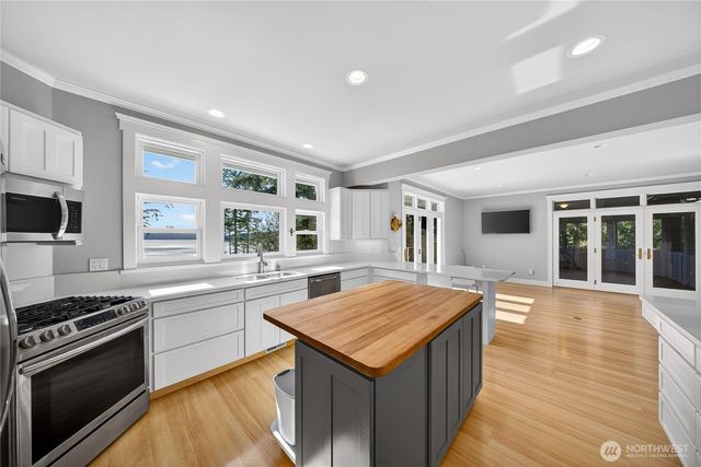 8651 Turners Bay Place, Anacortes, WA 98221