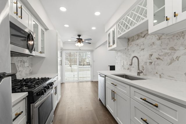 8534 Westberry Lane, Tinley Park, IL 60487