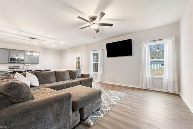 1430 Tutelo RD, Quinton, VA 23141