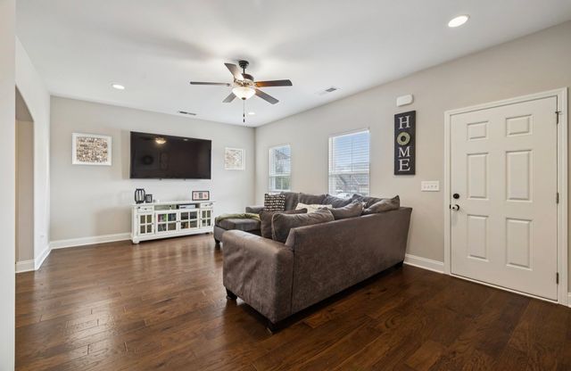 135 Santa Rosa Dr, Gallatin, TN 37066