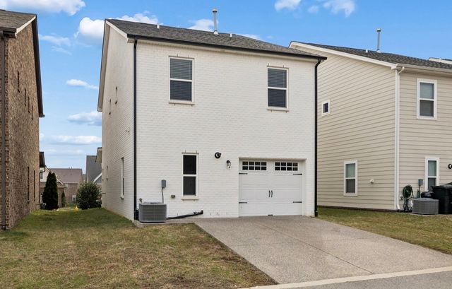 135 Santa Rosa Dr, Gallatin, TN 37066