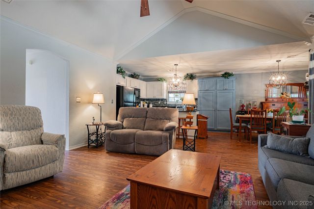 27 Wood Lake Drive, Sand Springs, OK 74063