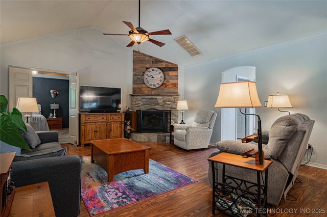 27 Wood Lake Drive, Sand Springs, OK 74063