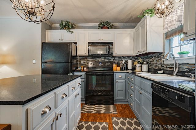 27 Wood Lake Drive, Sand Springs, OK 74063