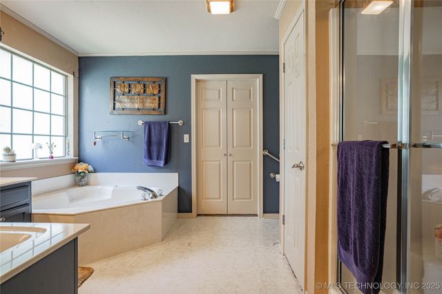 27 Wood Lake Drive, Sand Springs, OK 74063