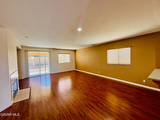 5806 W Ave K-3, Lancaster, CA 93536