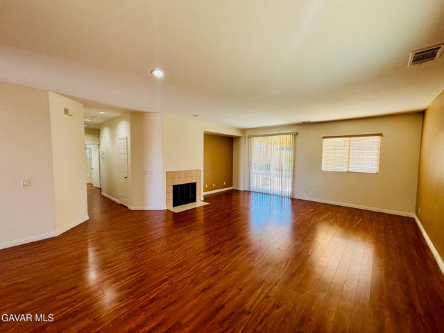 5806 W Ave K-3, Lancaster, CA 93536