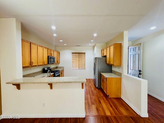 5806 W Ave K-3, Lancaster, CA 93536