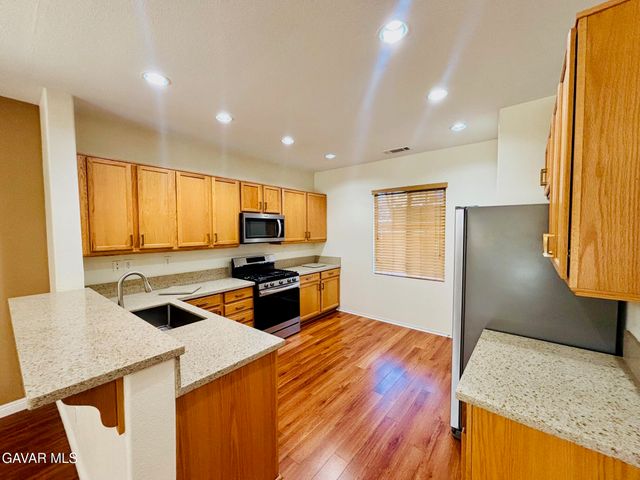 5806 W Ave K-3, Lancaster, CA 93536