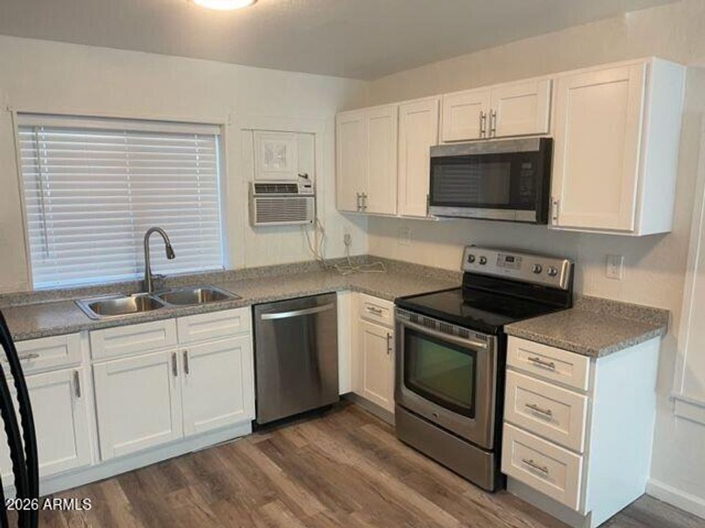 Image 1 of property listing at 2336 N 11TH Street, Phoenix, AZ 85006