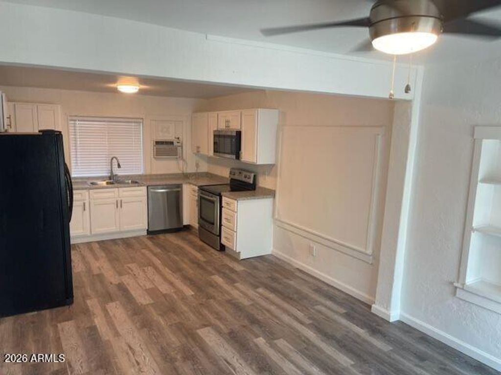 Image 2 of property listing at 2336 N 11TH Street, Phoenix, AZ 85006