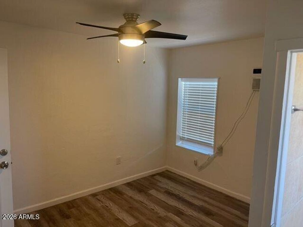 Image 8 of property listing at 2336 N 11TH Street, Phoenix, AZ 85006