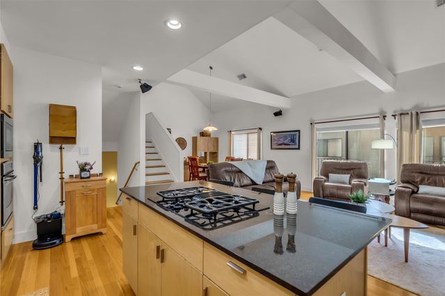 4405 Eigel Street, Houston, TX 77007