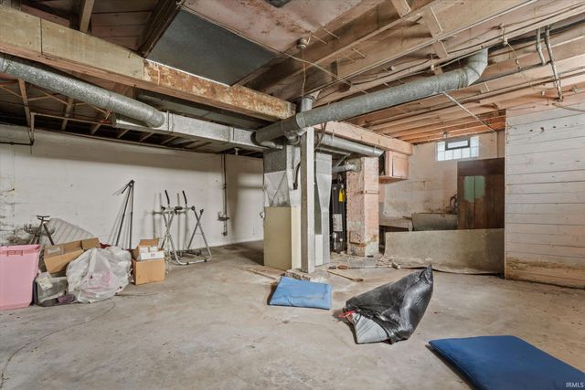 2018 Roger Street, South Bend, IN 46628