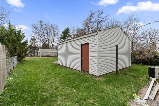 2018 Roger Street, South Bend, IN 46628