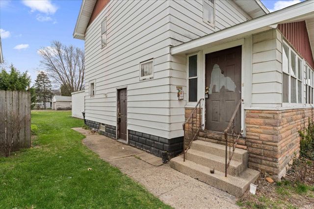 2018 Roger Street, South Bend, IN 46628