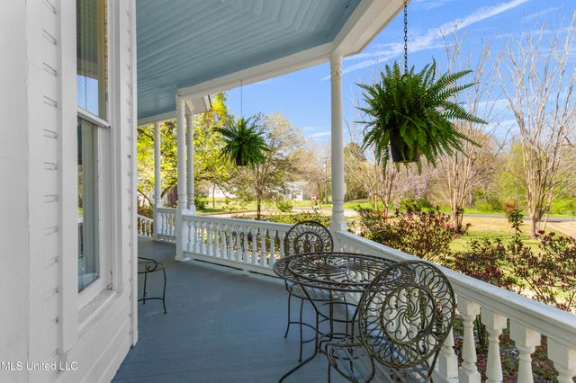 140 E Semmes Street, Canton, MS 39046