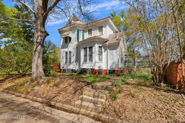 140 E Semmes Street, Canton, MS 39046