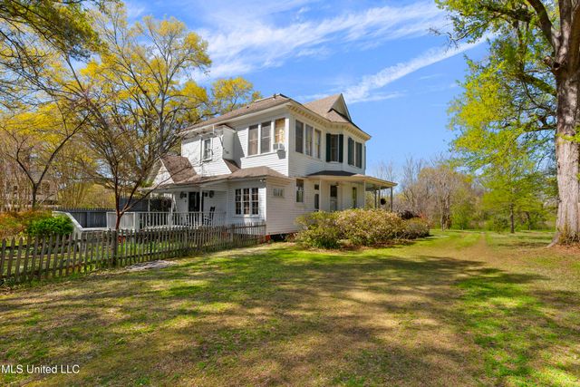 140 E Semmes Street, Canton, MS 39046