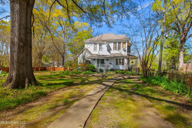 140 E Semmes Street, Canton, MS 39046