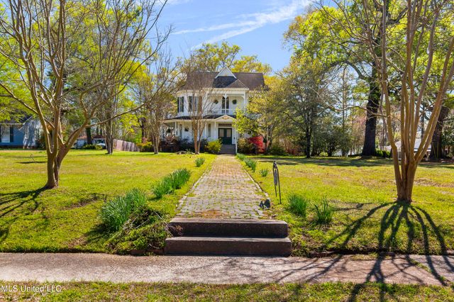 140 E Semmes Street, Canton, MS 39046