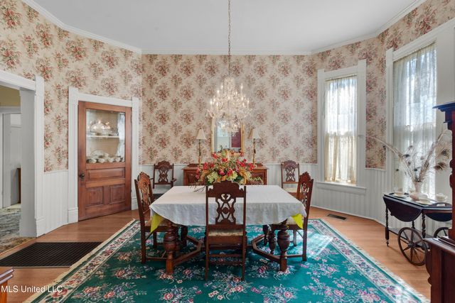 140 E Semmes Street, Canton, MS 39046