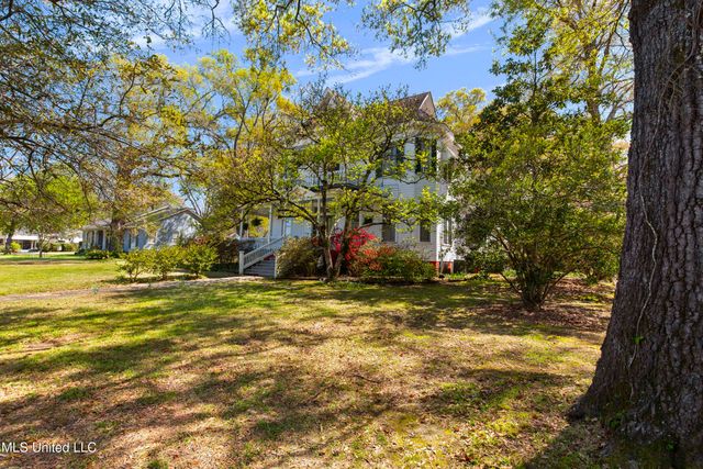 140 E Semmes Street, Canton, MS 39046