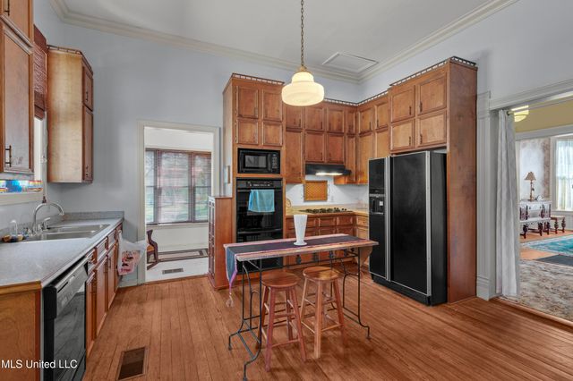 140 E Semmes Street, Canton, MS 39046