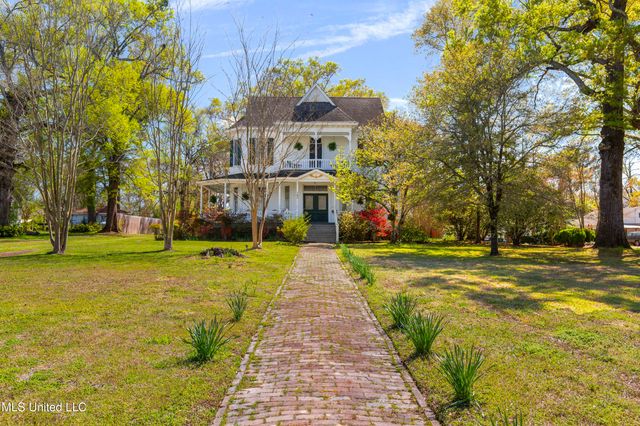 140 E Semmes Street, Canton, MS 39046
