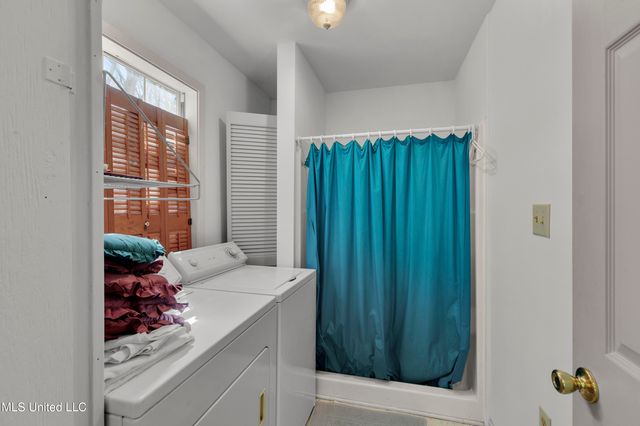 140 E Semmes Street, Canton, MS 39046