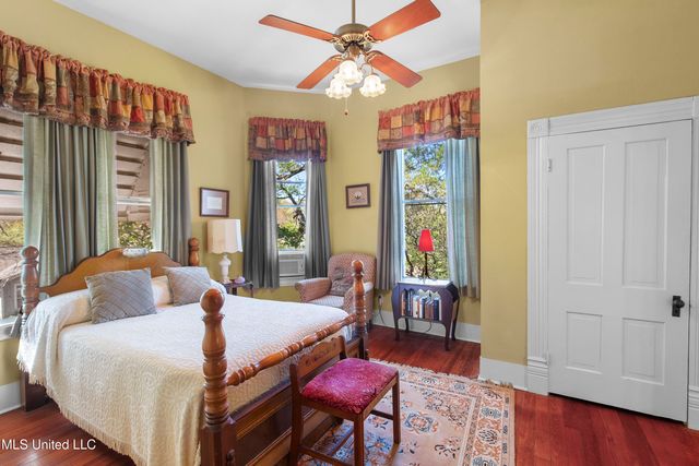 140 E Semmes Street, Canton, MS 39046