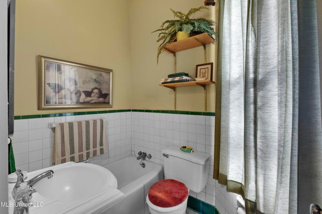 140 E Semmes Street, Canton, MS 39046