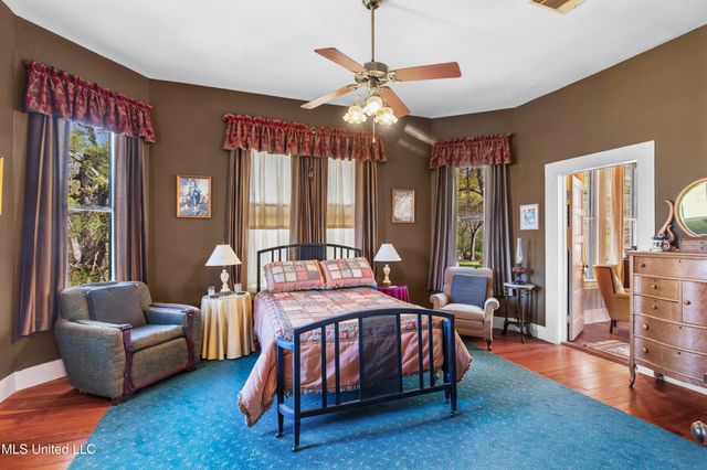 140 E Semmes Street, Canton, MS 39046