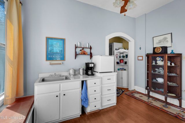 140 E Semmes Street, Canton, MS 39046