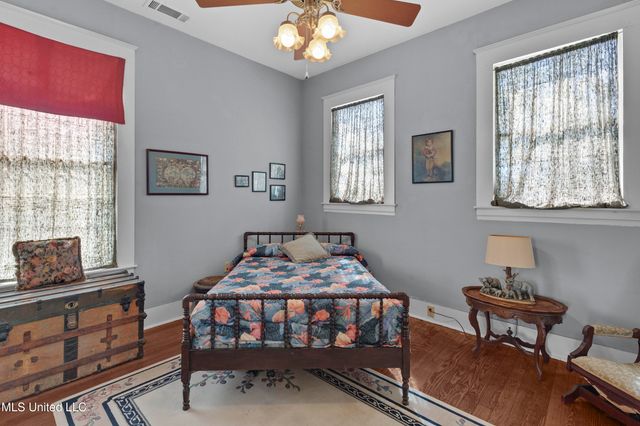 140 E Semmes Street, Canton, MS 39046