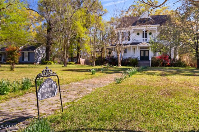 140 E Semmes Street, Canton, MS 39046