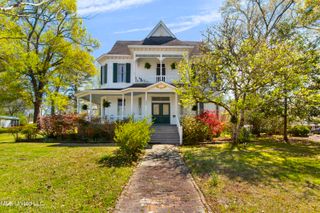 140 E Semmes Street, Canton, MS 39046
