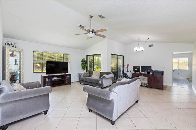 10 VILLAGE LANE, Palm Coast, FL 32164