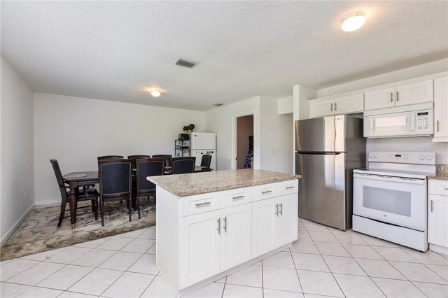 10 VILLAGE LANE, Palm Coast, FL 32164