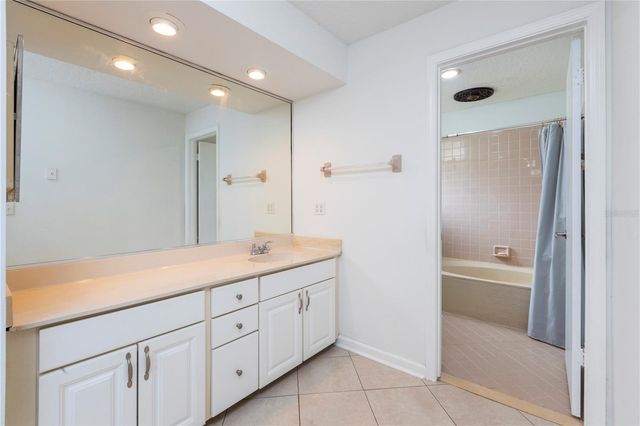 10 VILLAGE LANE, Palm Coast, FL 32164