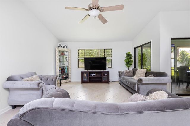 10 VILLAGE LANE, Palm Coast, FL 32164