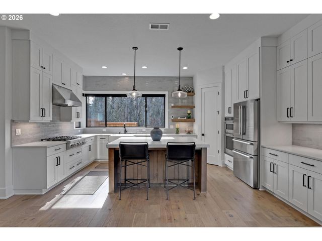 4780 Sw PENDLETON St, Portland, OR 97221