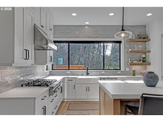 4780 Sw PENDLETON St, Portland, OR 97221