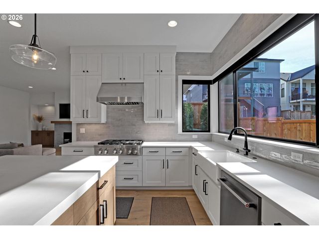 4780 Sw PENDLETON St, Portland, OR 97221